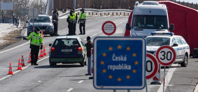 Vláda rozhodla o prodloužení kontrol na hranicích se Slovenskem, budou ale mírnější