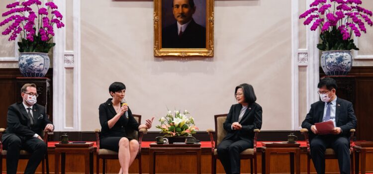 Předsedkyně Sněmovny Pekarová Adamová navštívila s početnou delegací Tchaj-wan